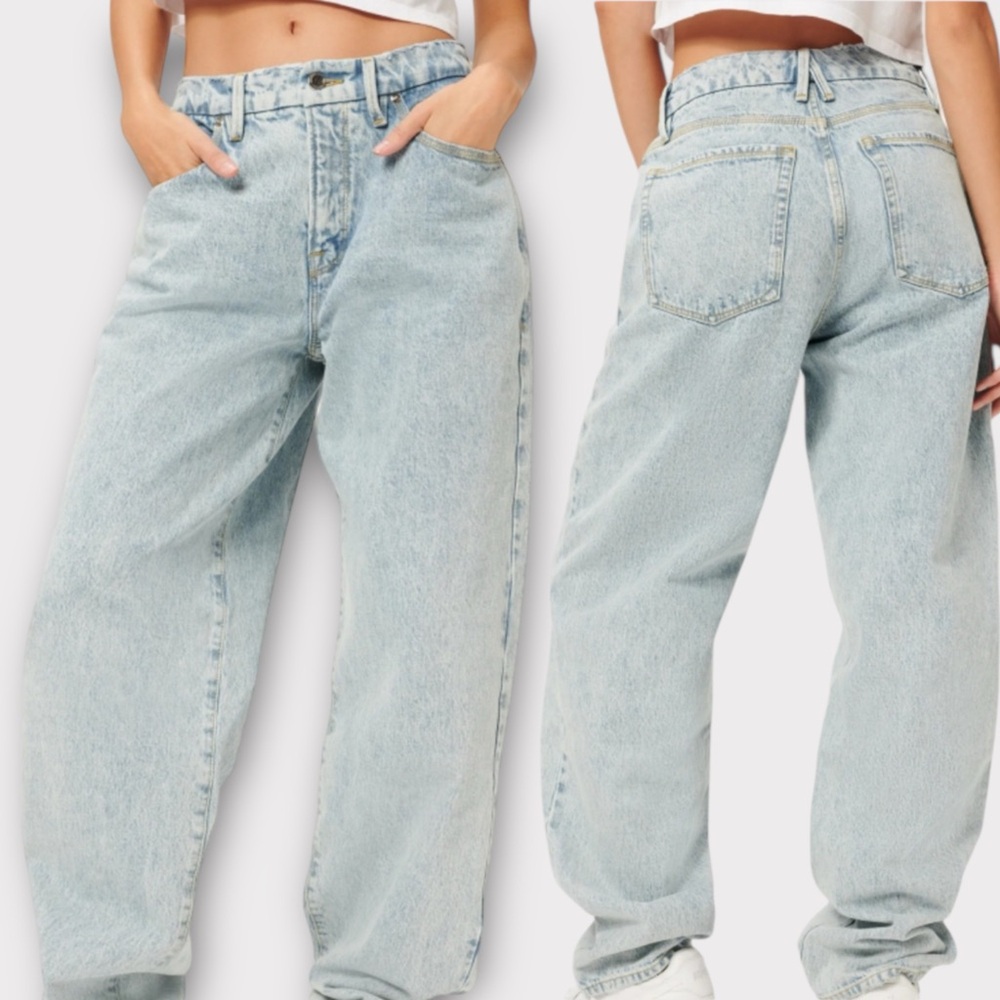 Good American Light Wash Boyfriend Jeans - Pale Blue